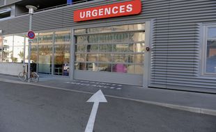 Les quatre lycéens ont été transportés à l'hôpital en état d'urgence relative.