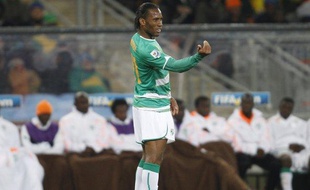 L'Ivoirien Didier Drogba va devoir marquer contre la Corée du Nord pour faire espérer ses coéquipiers, le 25 juin 2010
