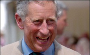 Clarence House, la résidence londonienne du prince Charles, a ouvert mardi ses portes aux visiteurs, qui pourront admirer son mobilier réuni par la Reine Mère pendant tout l'été.