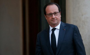 Le président François Hollande sur le perron de l'Elysée le 13 avril 2016 à Paris