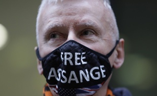 Un supporter de Julian Assange