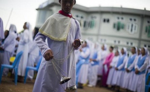 Célébration d'une messe à Loikaw le 10 octobre 2014