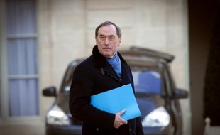 Accorder le droit de vote aux étrangers pourrait conduire à ce que "des étrangers rendent obligatoire la nourriture halal" dans les cantines, a affirmé vendredi soir le ministre de l'Intérieur Claude Guéant lors d'un meeting près de Nancy.