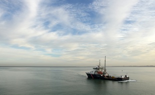 Le baliseur 'Hauts de France sur le littoral dunkerquois.