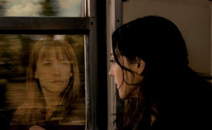 Sophie Marceau et Monica Bellucci dans "Ne te retourne pas", un film de Marina de Van présenté hors compétition au festival de Cannes 2009