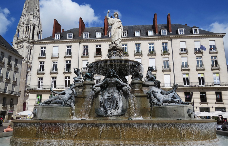 Fontaine De La Place Royale www.20minutes.fr