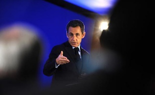 La promesse faite depuis le sommet de l'Otan à Lisbonne par Nicolas Sarkozy, que l'Etat communiquerait "en temps et heure" tous les documents sur ce dossier, a en revanche été mal reçue.