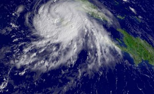 Le centre de la tempête tropicale Gustav, au-dessus des Caraïbes, le 29 août 2008. Redevenu un ouragan, il menaçait samedi la Nouvelle-Orléans.