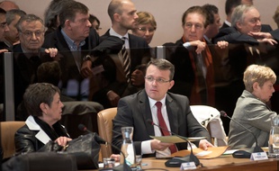 François Durovray, président (LR) du conseil régional de l'Essonne déclare son département dans l'impossibilité de payer les aides sociales.