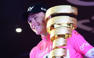 Chris Froome, est tellement fort qu'il a aussi gagné la Coupe de la Ligue