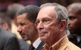 Le Conseil municipal de New York a ouvert la voie jeudi à un troisième mandat du maire Michael Bloomberg, en adoptant par 29 voix pour et 22 contre une modification des règles en vigueur.