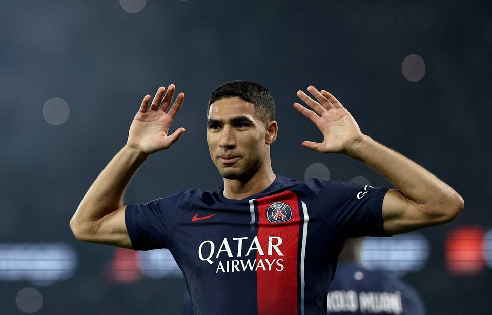 https://img.20mn.fr/VciLI2LwQSaeXsdj43maMCk/960x614_topshot-paris-saint-germain-s-moroccan-defender-02-achraf-hakimi-celebrates-after-scoring-a-goal-during-the-french-l1-football-match-between-paris-saint-germain-psg-and-olympique-de-marseille-om-at-the-parc-des-princes-stadium-in-paris-on-september-24-2023-photo-by-franck-fife-afp