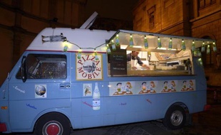Un "food truck", à Paris, le 9 novembre 2012