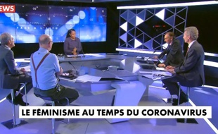 Un plateau télévisé de CNews le 20 avril au soir, tweeté par l'autrice, sémiologue et conférencière Elodie Mielczareck.