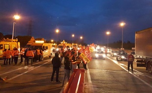 Lors de l'opération péage gratuit contre la réforme des retraites, jeudi matin, sur l'A64.