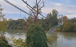 Le pont suspendu de Mirepoix-sur-Tarn s'est effondré ce lundi matin, vers 8h.