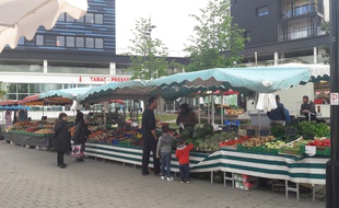 Un nouveau marché se tient le dimanche place Rosa-Parks à Nantes