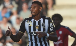 Reine Adelaide est en feu pour Angers.