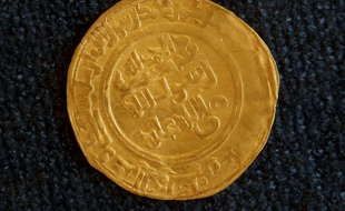 Une pièce en or de la dynastie Umayyad exposé au musée national d'Irak à Bagdad