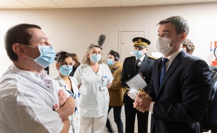Olivier Véran en visite à l’hôpital Avicenne, à Bobigny le 29 janvier 2021.