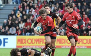 Les Toulousains Médard (en rouge, à g.) et Jauzion (en rouge à d.) contre Newport en Coupe d'Europe le 6 décembre 2008.