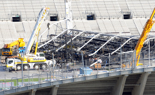 Le toit de la scène du concert de Madonna prévu au Vélodrome s'est effondré, engendrant la mort de plusieurs ouvriers