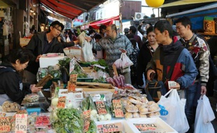 Un marché à Tokyo le 27 novembre 2015