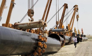 Des pays assis sur des gisements de gaz naturel colossaux, des multinationales qui rivalisent pour exporter cette manne et des rebelles plantés sur les routes de transit : de l'Asie centrale à l'Inde, la géopolitique des pipelines s'intensifie à l'approche du retrait occidental d'Afghanistan.