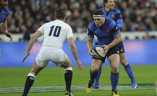 Le capitaine du XV de France Guilhem Guirado face à l'ouvreur anglais George Ford, lors de la dernière journée du Tournoi des VI Nations, le 19 mars 2016 au Stade de France.