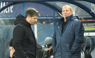 Rolland Courbis et Fabien Mercadal sur le banc de Caen, face à Saint-Etienne, le 16 mars 2019.