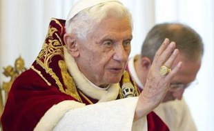 Le pape Benoît XVI lors de l'annonce de sa démission, le 11 février 2013, au Vatican.