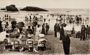Plage de Biarritz en 1900.
