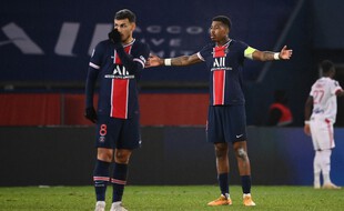 Paredes et Kimpembé circonspects lors de la défaite face à l'OL, le 13 décembre 2020 au Parc des Princes.