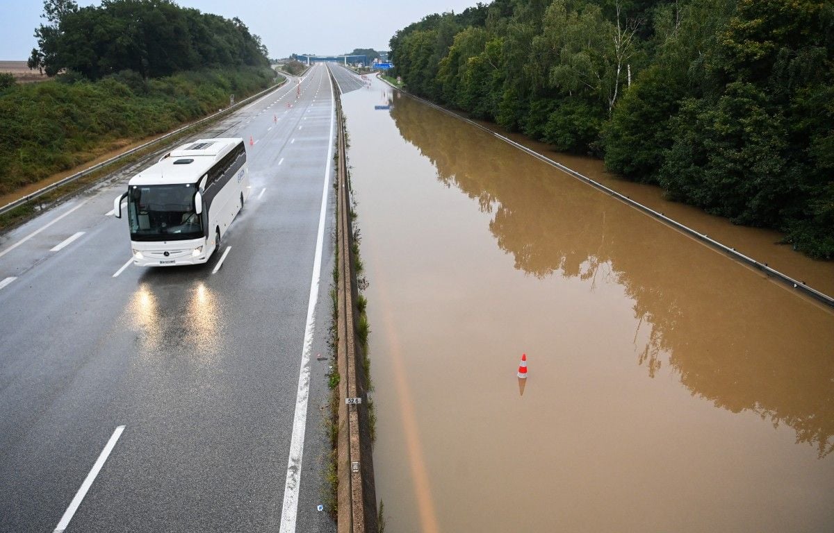 Autoroute inondée, record historique... Des pluies diluviennes s'abattent sur le centre de la France