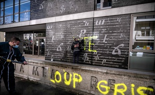 Des injures ont été taguées dans la nuit du 31 octobre 2020 sur le mémorial du génocide arménien à Décines, vers Lyon. Des tags signés