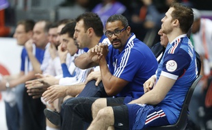 Didier Dinart sur les banc des Bleus, le 16 janvier 2015 au Qatar.