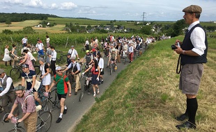 L'Anjou Vélo Vintage rassemble des milliers de personnes chaque année.