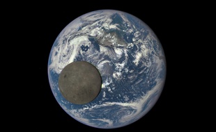 La Terre et la Lune photographiées en juillet 2015 par le satellite DSCOVR.