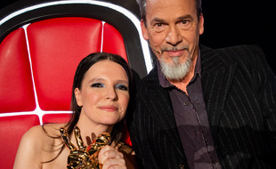 Anne Sila et Florent Pagny après la victoire de la jeune femme lors de The Voice All Stars le 23 octobre 2021