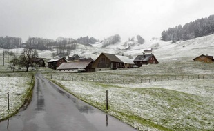 S'ils aiment travailler, les Suisses ont aussi pour habitude d'aller se reposer dans leurs chalets à la montagne.