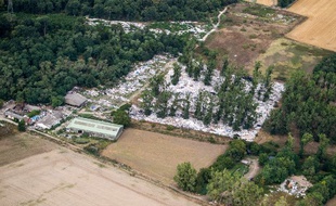Vue aérienne de la déchetterie de Beauchamp, le 8 août 2019.