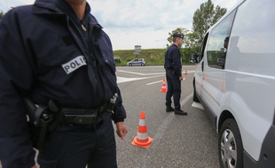 Les déplacements doivent être justifiés sur attestation (illustration).