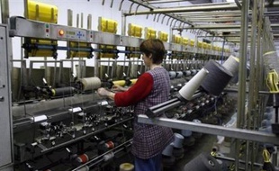 La production industrielle française a diminué de 0,8% en mars par rapport au mois précédent, après une hausse de 0,3% en février, a annoncé vendredi l'Insee dans un communiqué.