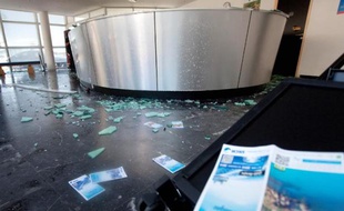 Le siège de la SNCM saccagé à Bastia en Corse le 9 juillet 2014