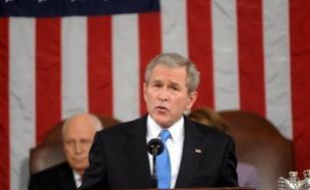 Le président George W. Bush a appelé lundi les Américains à garder confiance dans leur économie menacée de récession, et la classe politique à ne pas mettre en péril par un retrait, selon lui prématuré, la réussite de la mission des militaires américains en Irak.