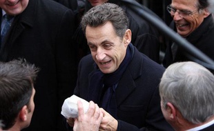 Nicolas Sarkozy à son arrivée à Orbec (Calvados), le 1er décembre 2010, pour une visite sur le thème de la médecine de proximité.