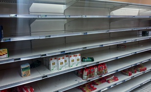 Un rayon de supermarché de Villiers-sur-Marne le 13 mars 2020.