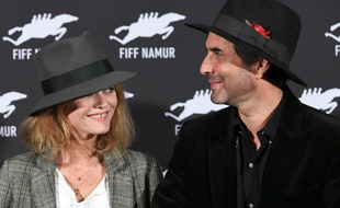 Vanessa Paradis et Samuel Benchetrit seraient sur le point de se passer la bague au doigt.