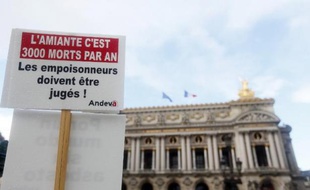 Manifestation de victimes de l'amiante à Paris, le 13 octobre 2012