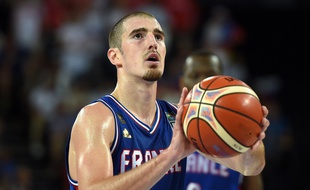 Nando De Colo lors de la victoire de la France contre la Russie (74-67) en poule de l'Eurobasket, le 9 septembre 2015.